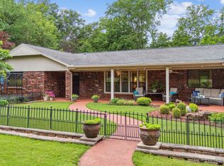 1503 N Fox St, Chouteau, OK 74337