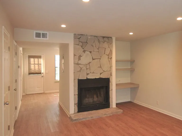 920 Emmett Ave — Photo 6
