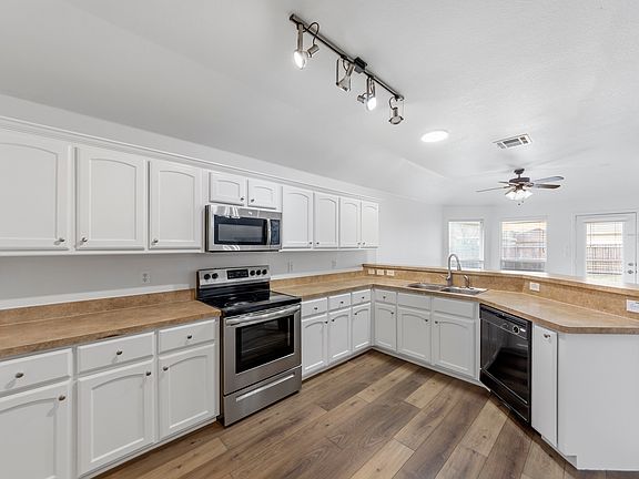 2nd image of 917 Orchid Blvd