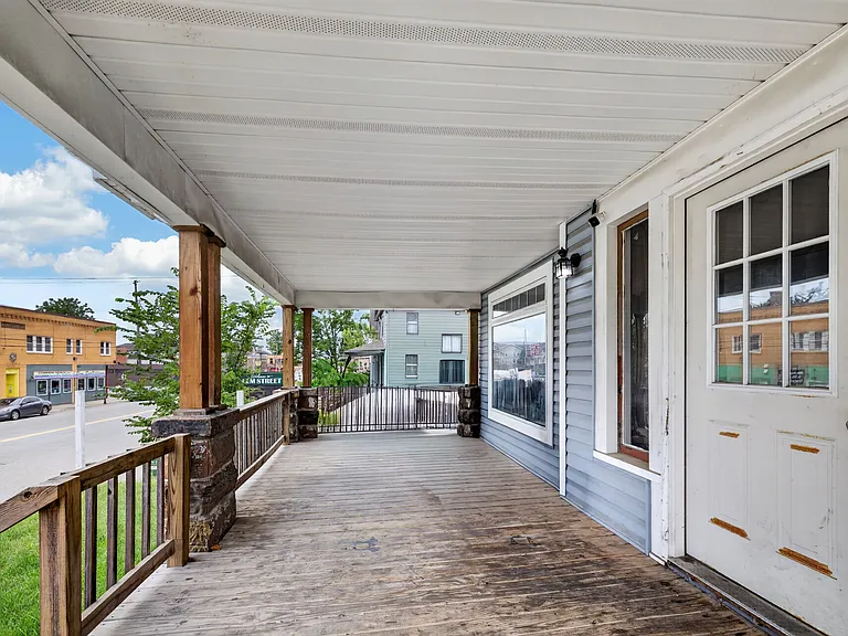 918 Elm St — Photo 2
