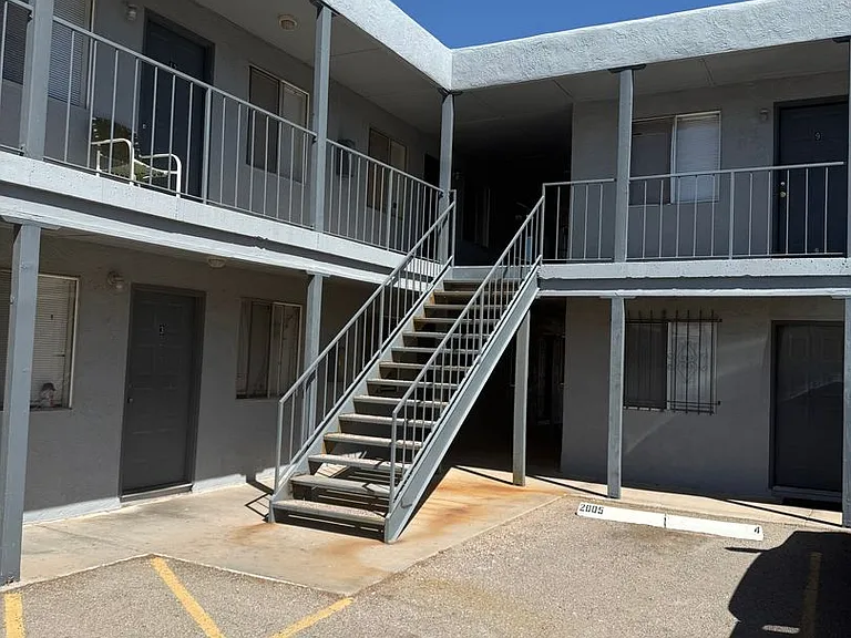 2805 E Idaho Ave — Photo 1