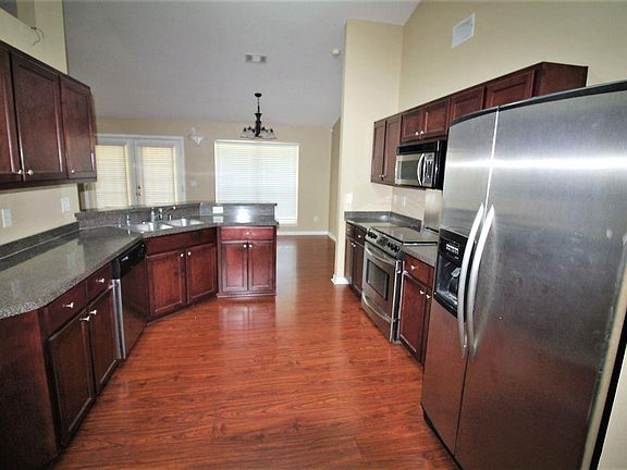 3rd image of 892 Lake Aire Dr