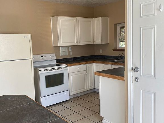 3rd image of 825 Yale Ave #825