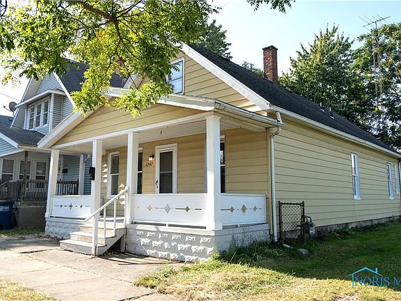 2nd image of 1247 Moore St