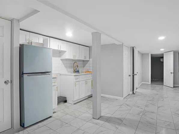 681 Rhinelander Avenue image 19 of 29