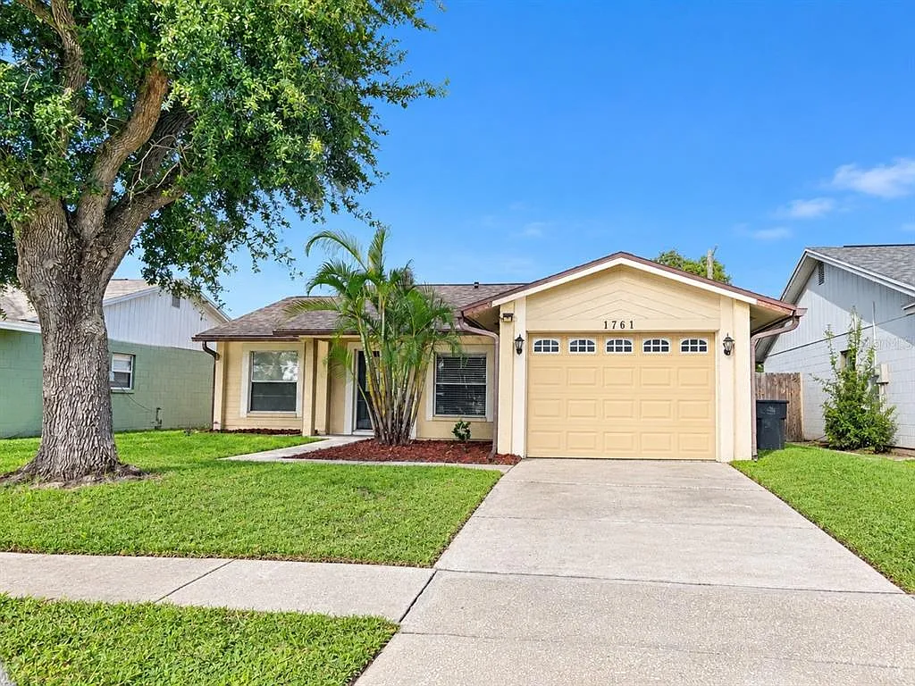 3 bed, 2.0 bath, 1162 sqft, $2,000 — Photo 1
