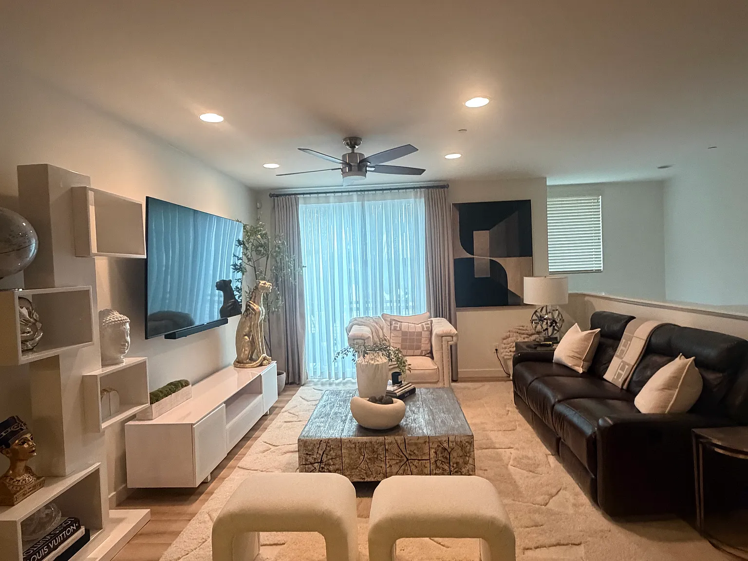 2 bed, 2.5 bath, 1919 sqft, $5,500 — Photo 4