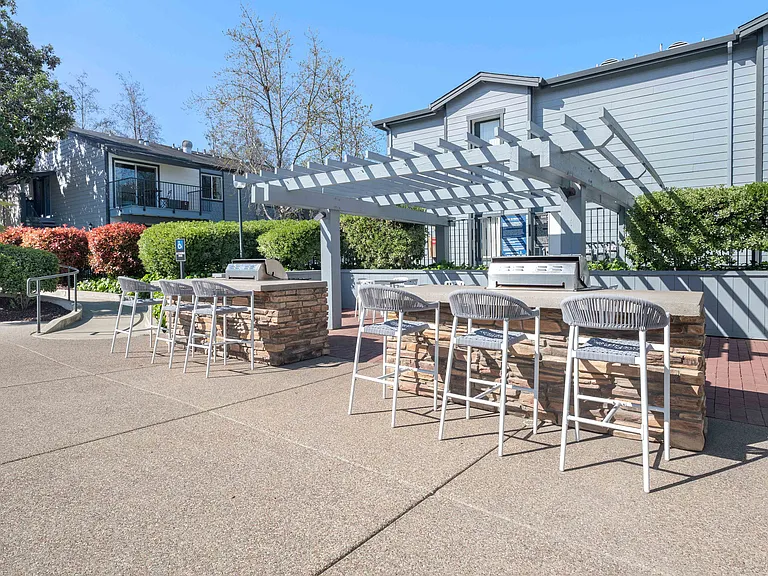 IMT Pleasant Hill — Photo 22