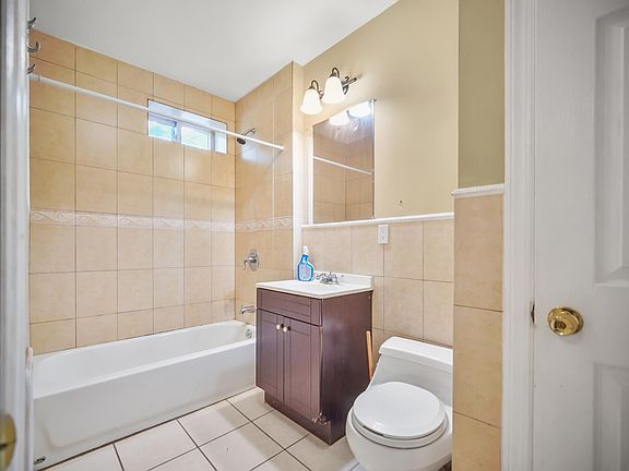 4th image of 812 Grand St #2