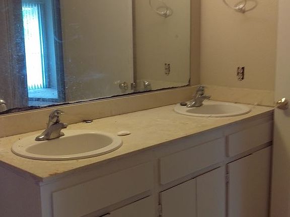 5th image of 745 E Bradley Ave Unit 4