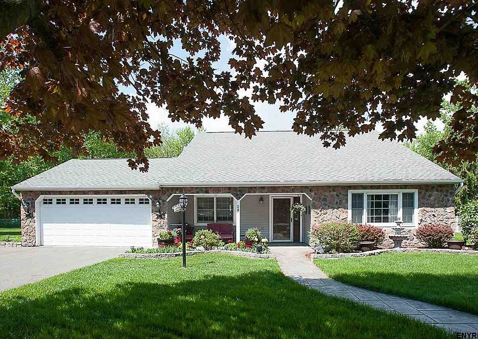 1st image of 28 Chesterwood Ct