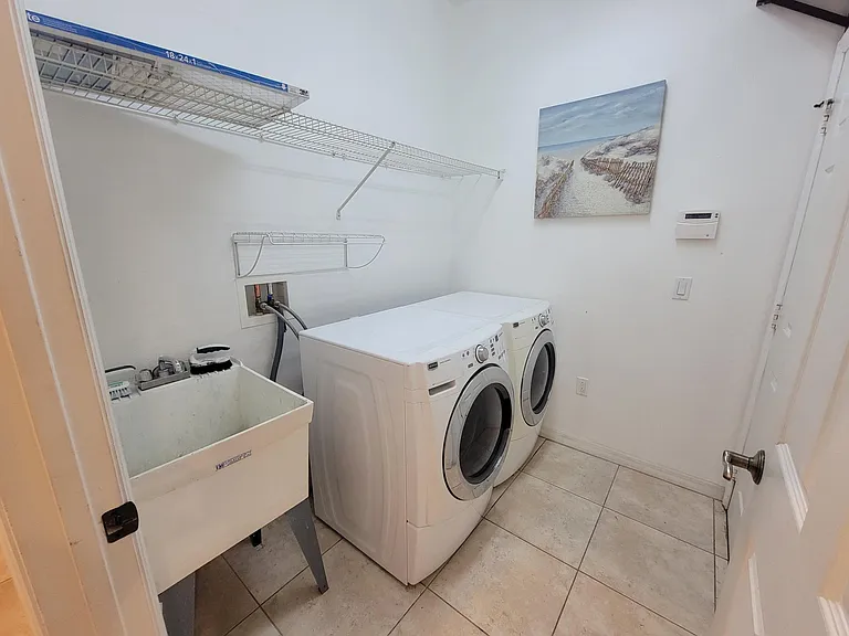 115 Majestic Bay Ave — Photo 31