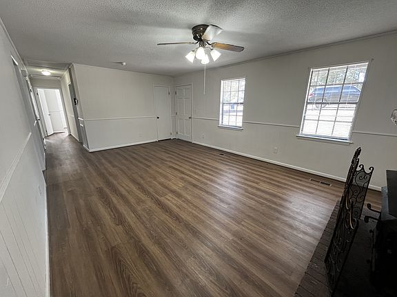 3rd image of 714 Woodland Dr S