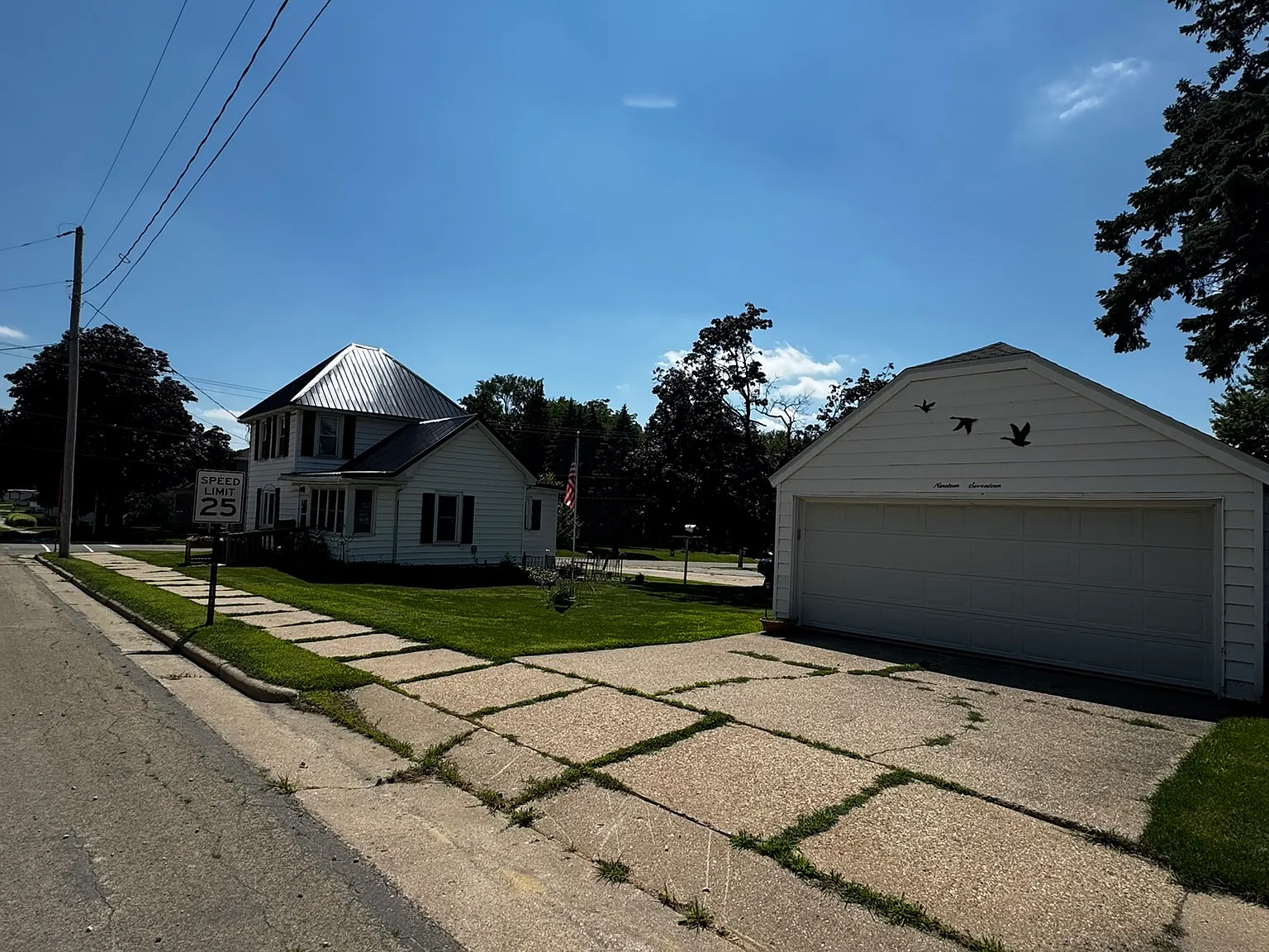 3 bed, 1200 sqft, $1,500 — Photo 2