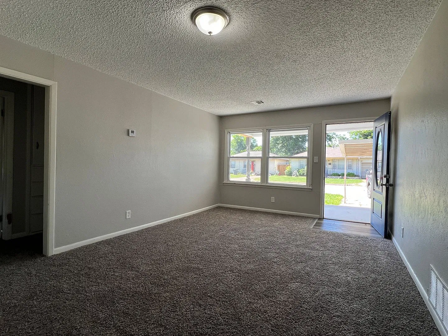 1315 NW Bessie- available now! — Photo 2