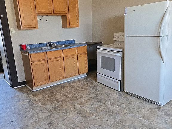 3rd image of 600 W Rogers St #3