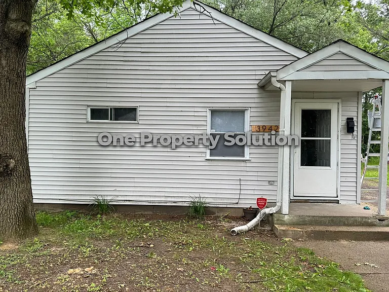 3942 Lincoln St — Photo 1