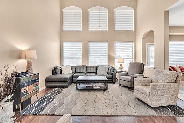 1st image of 4229 Saginaw Ln