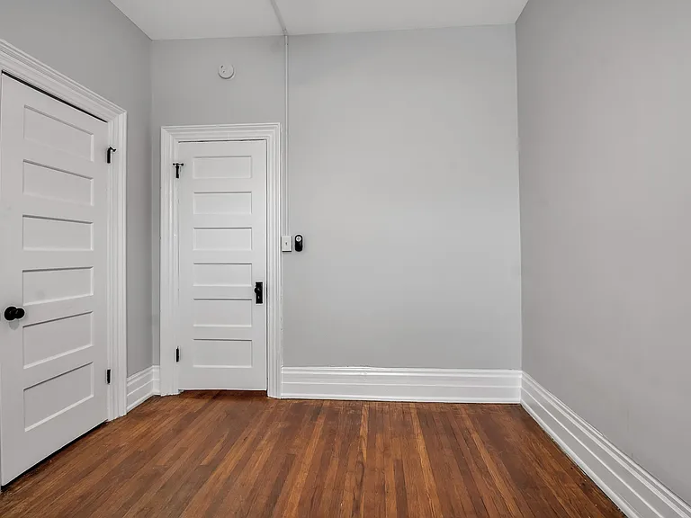 215 Allen St — Photo 11