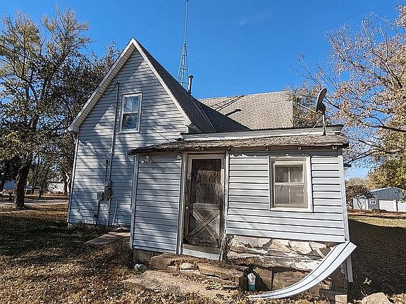 5th image of 103 N Elm St