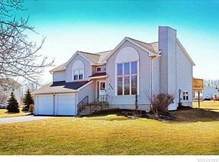 6696 Rapids Rd, Lockport, NY 14094