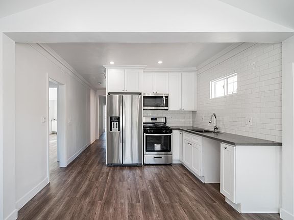 2nd image of 1832 W Jefferson Blvd #8