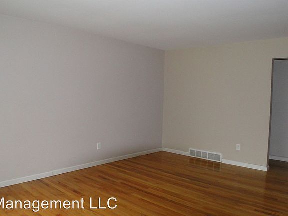 4th image of 8580 Buffalo Dr