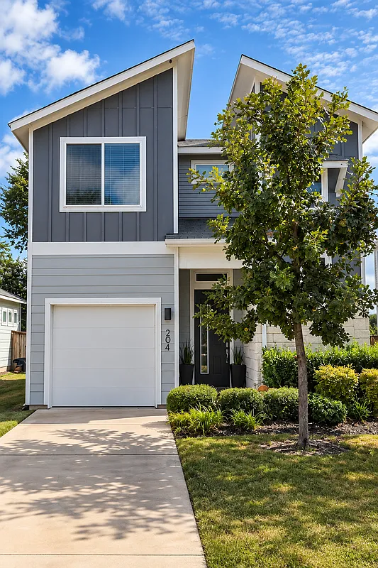 2 bed, 2.0 bath, 1712 sqft, $2,400 — Photo 1