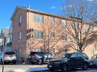 16104 Sanford Ave, Flushing, NY 11358