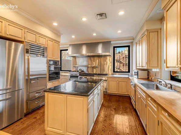 740 Park Avenue image 7 of 18