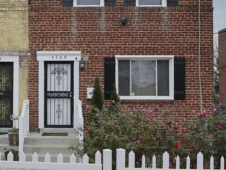 4709 Jay St NE — Photo 16
