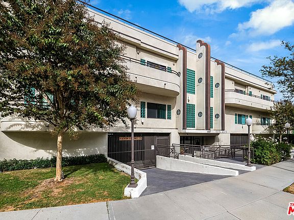 3rd image of 4447 W Lakeside Dr APT 202