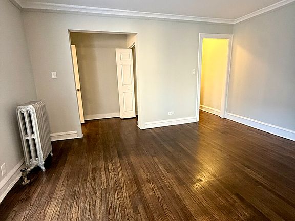 3rd image of 6959 S Paxton Ave APT 2C