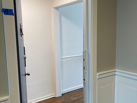 5th image of 460 S Detroit St APT 4