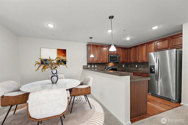 5th image of 11312 124th Avenue NE #302