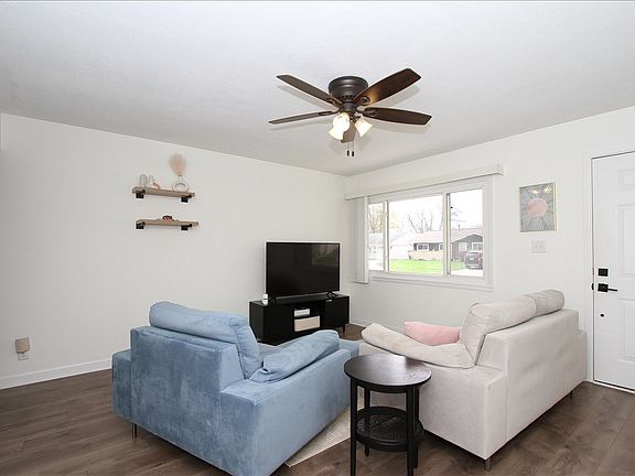 3rd image of 814 Oriole Dr
