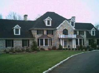 16 Arthurs Ct, Newtown, CT 06470