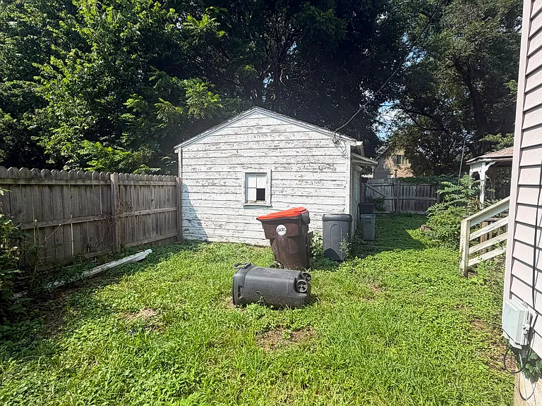 829 E McClure Ave — Photo 6
