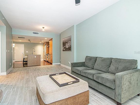 4th image of 1120 E Kennedy Blvd Unit 1126
