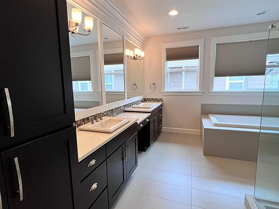 2nd image of 441 6th Ln NE