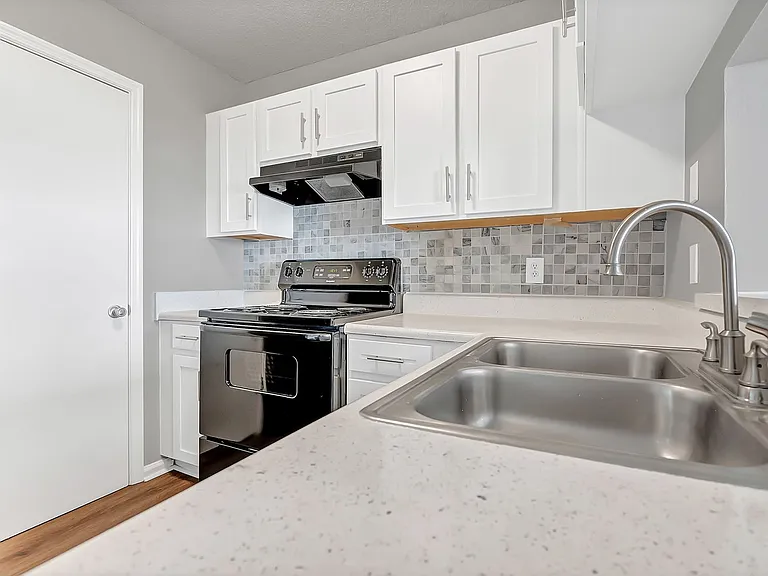 Springlake Apartments — Photo 32