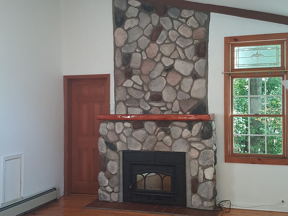 2nd image of 26 Narcissus Dr