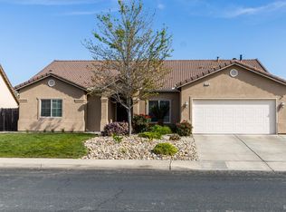 1534 W Norfolk Dr, Hanford, CA 93230