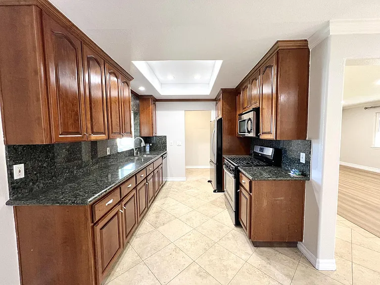 2494 Lone Oak Dr — Photo 22