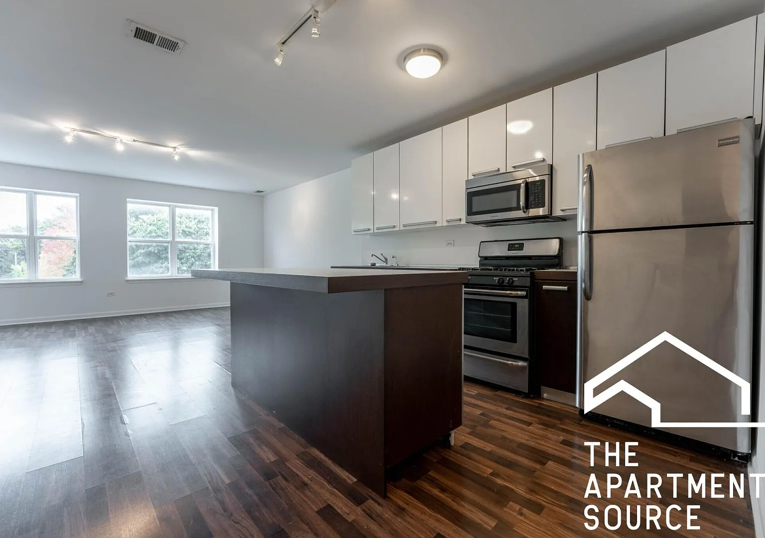 2 bed, 1000 sqft, $2,225 — Photo 1