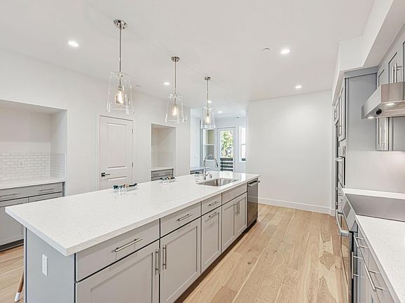 5th image of 5005 Seashell Ter