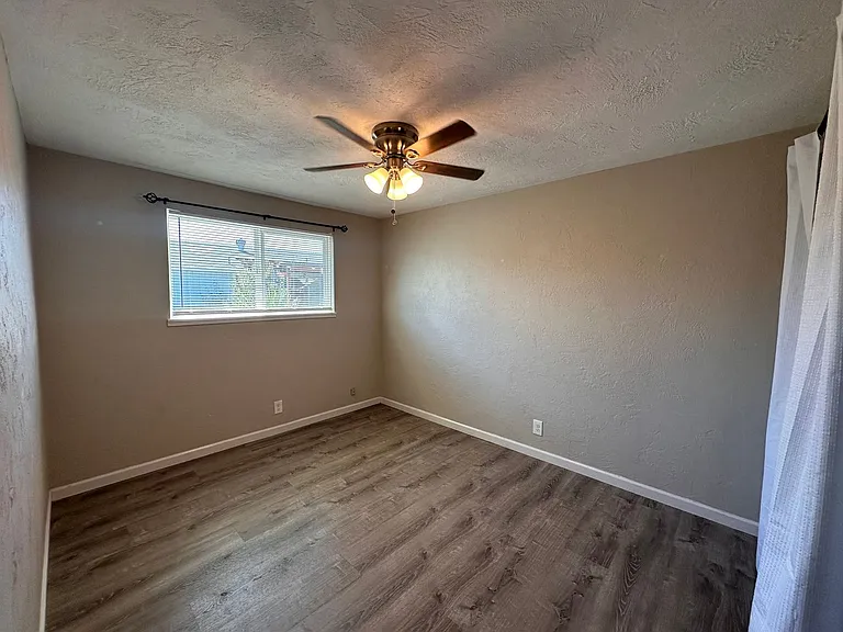 520 & 522 38th Place — Photo 14