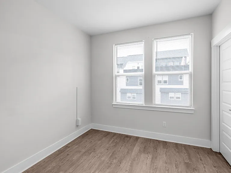 570 W End Dr — Photo 37