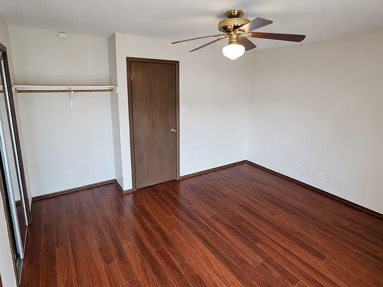 417 Meadow Green Ln — Photo 6