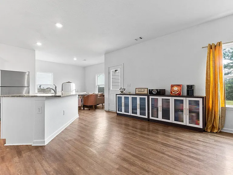3335 Bridgewood Dr — Photo 7